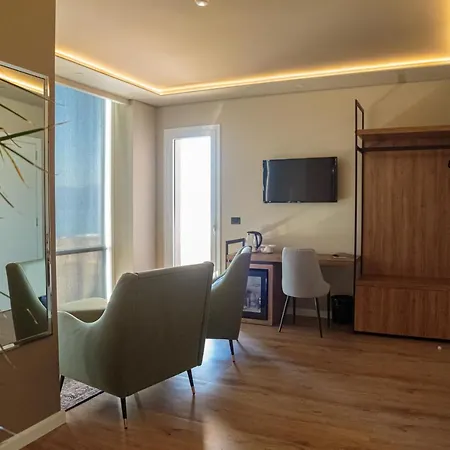 Kraal Hotel 4*